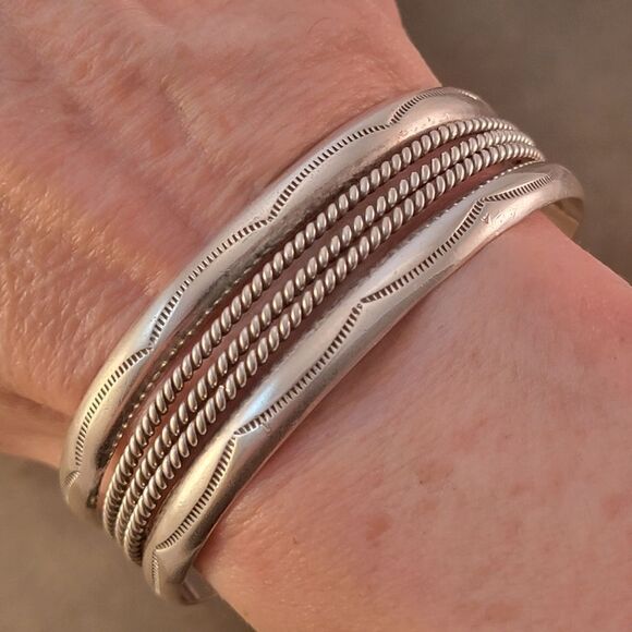 Vintage Sterling Navajo Triple Rope Twist Wide Stamped Cuff Bracelet - Picture 8 of 12
